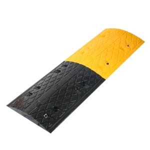 ยางชะลอความเร็ว POLO ส่วนกลาง สีเหลือง-ดำ 50x35x5 ซม.